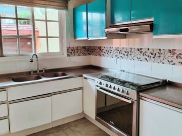 PRECIOSA CASA EN VIVEROS DE LA LOMA