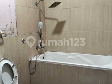 Rumah Bagus 2 Lantai Lokasi Strategis Akses Mudah Dekat Stasiun MRT di Jagakarsa, Jakarta Selatan