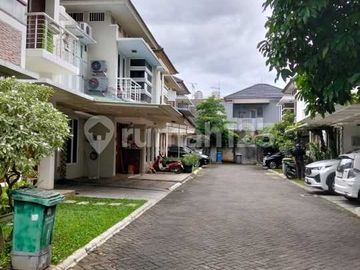 Rumah Bagus 2 Lantai Lokasi Strategis Akses Mudah Dekat Stasiun MRT di Jagakarsa, Jakarta Selatan