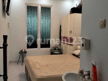 Rumah Bagus 2 Lantai Lokasi Strategis Akses Mudah Dekat Stasiun MRT di Jagakarsa, Jakarta Selatan