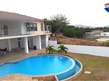 Casa de venta en Portoviejo dentro de urbanización