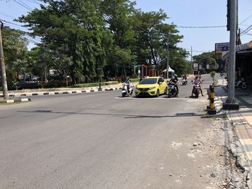 Rumah sampangan semarang pinggir jalan raya cocok untuk usaha.