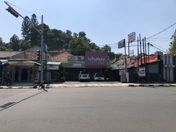 Rumah sampangan semarang pinggir jalan raya cocok untuk usaha.