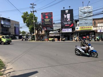 Rumah sampangan semarang pinggir jalan raya cocok untuk usaha.