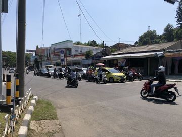 Rumah sampangan semarang pinggir jalan raya cocok untuk usaha.