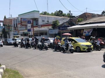 Rumah sampangan semarang pinggir jalan raya cocok untuk usaha.