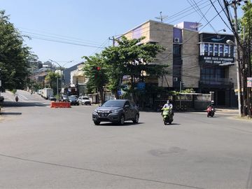 Rumah sampangan semarang pinggir jalan raya cocok untuk usaha.