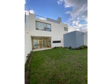 CASA RESIDENCIAL EN VENTA O RENTA EN TLACUALOYAN