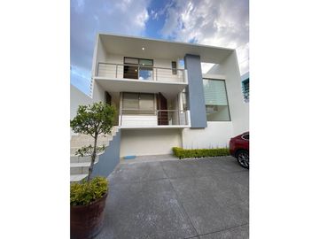 CASA RESIDENCIAL EN VENTA O RENTA EN TLACUALOYAN