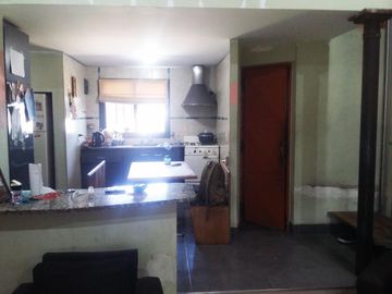 Casa de 4 ambientes tipo chalet en dos plantas en José C. Paz.