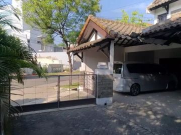 Rumah Iconic Full Jati Siap Huni di Jemursari