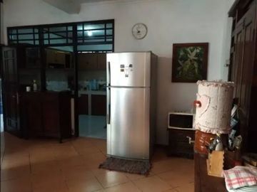 Rumah Iconic Full Jati Siap Huni di Jemursari