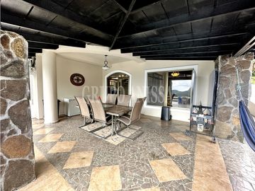 Se Vende Espectacular Casa en Altos del Maria