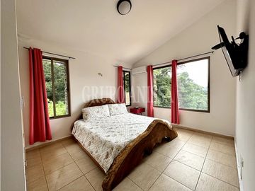 Se Vende Espectacular Casa en Altos del Maria