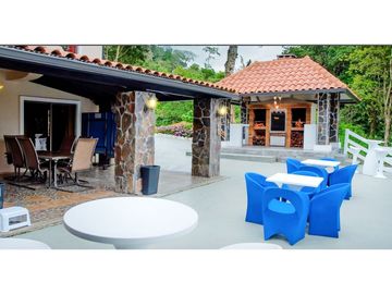 Se Vende Espectacular Casa en Altos del Maria