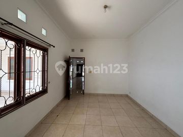 Dijual Rumah di Villa Melati Mas 1&2 Lokasi Strategis SHM Siap Huni