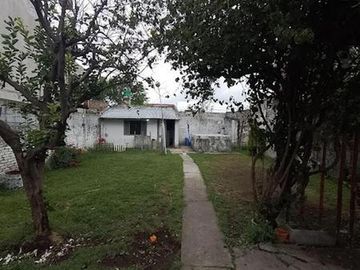 CASA 3 AMPLIOS AMBIENTES CON DEPTO 2 AMB. LOTE 420M2