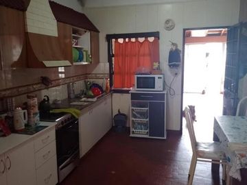 CASA 3 AMPLIOS AMBIENTES CON DEPTO 2 AMB. LOTE 420M2