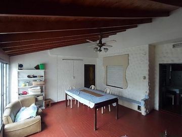CASA 3 AMPLIOS AMBIENTES CON DEPTO 2 AMB. LOTE 420M2