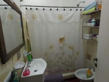 CASA 3 AMPLIOS AMBIENTES CON DEPTO 2 AMB. LOTE 420M2