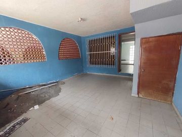 CASA EN VENTA DE 2 PISOS CERCA DE AREAS COMERCIALES UNIDAD HAB. EL COYOL
