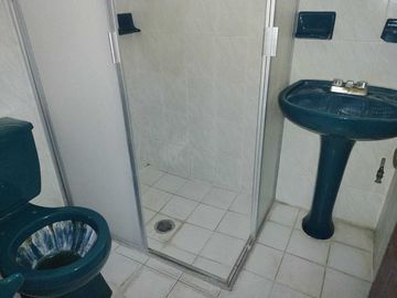 CASA EN VENTA DE 2 PISOS CERCA DE AREAS COMERCIALES UNIDAD HAB. EL COYOL
