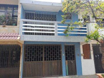 CASA EN VENTA DE 2 PISOS CERCA DE AREAS COMERCIALES UNIDAD HAB. EL COYOL