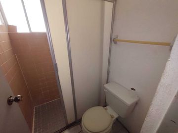 CASA EN VENTA DE 2 PISOS CERCA DE AREAS COMERCIALES UNIDAD HAB. EL COYOL