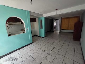 CASA EN VENTA DE 2 PISOS CERCA DE AREAS COMERCIALES UNIDAD HAB. EL COYOL