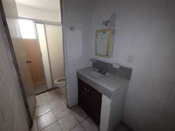 CASA EN VENTA DE 2 PISOS CERCA DE AREAS COMERCIALES UNIDAD HAB. EL COYOL