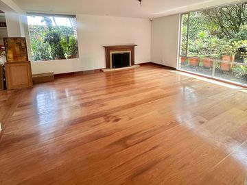 Casa en venta en Santa Ana – Oportunidad de inversión para remodelar