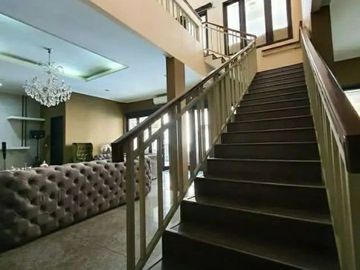 Rumah di Veteran Bintaro, Jakarta Selatan. Mewah & Strategis