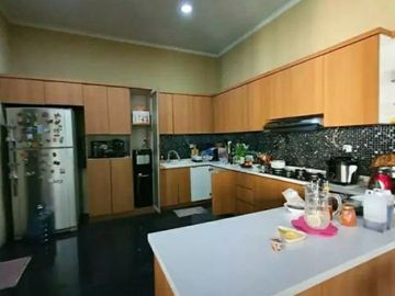 Rumah di Veteran Bintaro, Jakarta Selatan. Mewah & Strategis