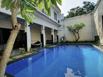 Rumah di Veteran Bintaro, Jakarta Selatan. Mewah & Strategis
