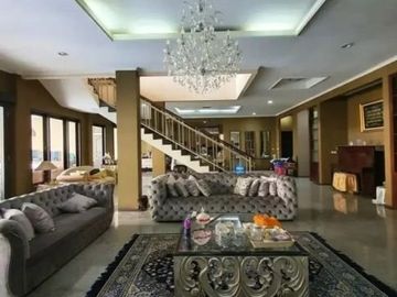 Rumah di Veteran Bintaro, Jakarta Selatan. Mewah & Strategis
