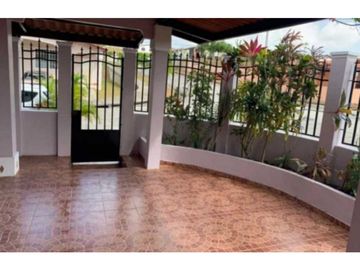 VENDO CASA EN ARRAIJAN JUAN DEMOTENES BRISAS DEL GOLF 3R