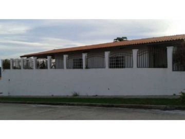 VENDO CASA EN ARRAIJAN JUAN DEMOTENES BRISAS DEL GOLF 3R