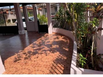 VENDO CASA EN ARRAIJAN JUAN DEMOTENES BRISAS DEL GOLF 3R