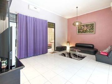 DIJUAL Rumah Taman Pondok Indah Wiyung - SEMI FURNISH (Exclude meja makan & dispenser)