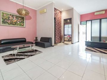 DIJUAL Rumah Taman Pondok Indah Wiyung - SEMI FURNISH (Exclude meja makan & dispenser)