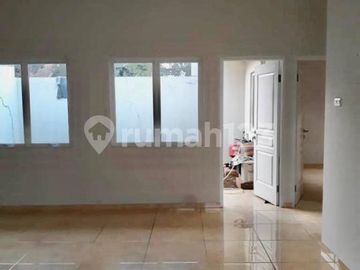 Dijual Cepat Rumah Dalam Komplek Strategis di Jagakarsa Dekat Toll