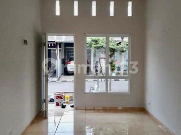 Dijual Cepat Rumah Dalam Komplek Strategis di Jagakarsa Dekat Toll
