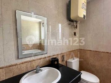 Rumah Keren Fully Furnished Dilengkapi Kolam Renang di Kota Baru Parahyangan Tatar Ratnasasih