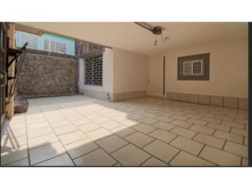 Casa En Venta, Sobre Boulevard Atlixco, Ideal Para Oficinas