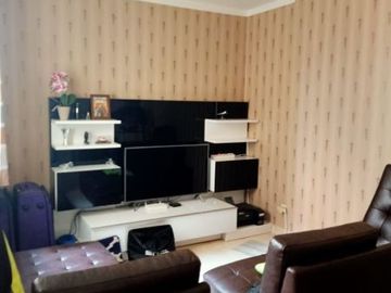 Rumah second semi furnished di Graha Raya Tang Sel 1,5 M