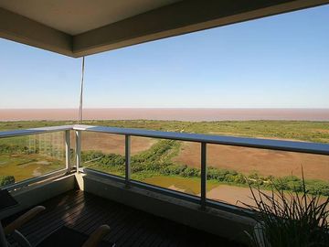 VENDE ESPECTACULAR SEMIPISO Muy alto vista al río en torre LE PARC Pto. Madero y cocheras
