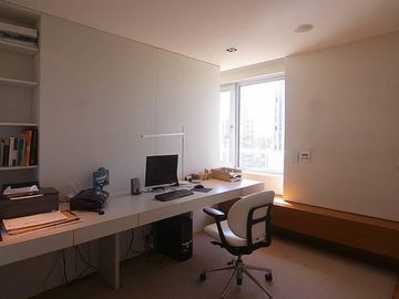 VENDE ESPECTACULAR SEMIPISO Muy alto vista al río en torre LE PARC Pto. Madero y cocheras