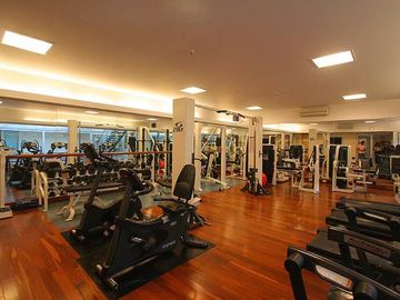 VENDE ESPECTACULAR SEMIPISO Muy alto vista al río en torre LE PARC Pto. Madero y cocheras
