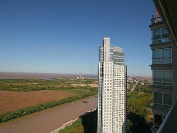 VENDE ESPECTACULAR SEMIPISO Muy alto vista al río en torre LE PARC Pto. Madero y cocheras