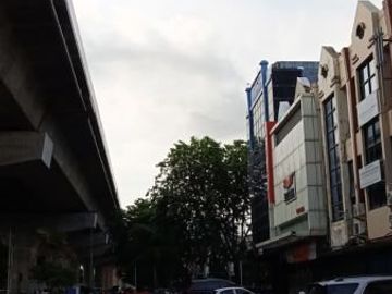 DISEWAKAN !! Ruko 3 Lantai Bagus, Lokasi Strategis HargaOk